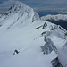 Im SW viel Weiss auf der Schulter 3509, dem Älwe Rigg, dem Baltschiederjoch, und sogar am Bietschhorn, rechts hinten u.a. Niwen, Faldumrothorn, Loicherspitzen und Schafberg