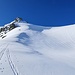 <b>Alle 8:20 arrivo al crinale settentrionale, a circa 2800 m, che immette nell’ampio canalone rivolto a nord e che consente di raggiungere la sella dove normalmente si depositano gli sci.</b>