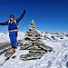 <b>Anche se ho avuto l’impressione di progredire lentamente, in un onorevole tempo di salita di 2 h e 40 min raggiungo la cima prefissata. Le condizioni meteo sono buone e l’innevamento è ottimo. </b>