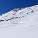 <b>Gli scialpinisti ritardatari stanno salendo in questo momento ai piedi del versante che scarica molte slavine. Troveranno delle condizioni di neve non più ideali.</b>