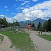 An der Bergstation des Sessellifts vorbei geht's wieder runter.