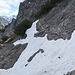 auf solchen steil abfallenden Schneefeldern heisst es aufpassen, ein Ausrutscher wäre nicht gut. 