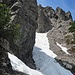 wunderschöner Wanderweg den Felsen entlang 