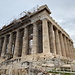 Unterwegs in Athen - Blick auf den eingerüsteten Parthenon. Auch innerhalb der berühmten Ruine und daneben befinden sich sehr viel Bautechnik, Baracken und dergleichen - alles ganz offensichtlich langfristig eingerichtet...