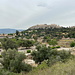 Unterwegs in Athen - Blick über einen Teil der antiken Griechischen Agora. Hinten ist die Akropolis zu erahnen.