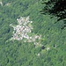 Da un’apertura nel bosco, bella vista su Cicogna, la piccola capitale della Val Grande.