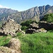 Arrivati a Curgei, dopo una veloce visita al Bivacco del Gufo, iniziamo la discesa sul versante opposto verso l’Alpe Varola.
