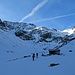 Passage der Jagdhütte.  Wir waren ob der weiteren Route etwas verwirrt wo es denn weiter geht, aber zwischen den Felsen in Bildmitte öffnet sich am rechten unteren Ende eine breite Rinne die nach links oben zieht.  Das sieht man aufgrund der Perspektive hier nur nicht.