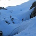 Bachquerung über eine nach wie vor massive Schneebrücke