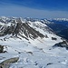 Blick zum nördlichen Nachbarn, der Lampsenspitze.  Rechts das Lüsenstal, dahinter das Sellraintal, noch eins weiter hinten das Inntal.