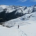 Hier nun die Entscheidung, abbiegen nach rechs oder nicht?  Wir entscheiden uns für geradeaus.  War eventuell nicht die angenehmste Entscheidung bei dem Sulzschnee, aber drüben wär's ja unter Umständen auch nicht besser gewesen.