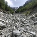 riesiger Felsgraben 