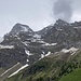 noch liegt viel Schnee in der Chlitalerroute hinauf zum URS