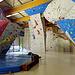 Blick zum Boulder und den stark Überhängenden Routen in der tollen Magnet Kletterhalle bei Bern.
