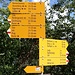 Wegzeitangaben beim Bahnhof Hohtenn.
