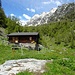 Jolialp mit frisch verschneiten Gipfeln. Aktuell reicht der Schnee wieder bis ca. 2200m hinunter...