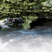 Die Höhle ist etwa 200 Quadratmeter gross und wird durch eine Steinsäule unterteilt.