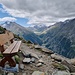 Ein Bänkli mit bester Aussicht auf Saas-Fee (Sitzrichtung) oder zum Mattmark-Stausee.