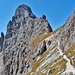 Wir stiegen vom Vajolonpass aus auf die Ostseite des Massivs ab. Der herrliche Steig führt reichlich alpin durch steile Felsflanken. Hier ein Rückblick.