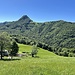 wir erreichen ein Bauernhaus - dahinter der Sasso Gordona