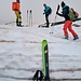 <b>Ore 5:28, fibrillazione prima della partenza.<br />Il solito bancone di nebbia copre ancora la piana del valico, la temperatura è mite per la quota: nella notte la neve non è rigelata.</b>