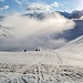 <b>In 45 minuti pervengo ai Laghetti della Valletta (2387 m) ancora avvolti dalla nebbia, ma già dopo ulteriori cinque minuti il sole splendente rallegra la scena. </b>