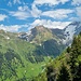 Blick vom Mittlerspitz zur Lawena. Hinten liegt noch einiges an Schnee