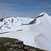 Erst hier auf dem flachen Gipfelgrat musste ich kurz über ein paar Schneefelder laufen.
