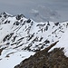 Für den Abstieg nahm ich den Normalweg. Wobei es so viel Schnee hat, dass es nicht T2-normal ist. Mit etwas Vorsicht kann die Gipfelwechte umgangen werden.