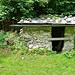 <b>La salita in bici termina di fronte ad una piccola costruzione in sasso, utilizzabile come rifugio in caso di maltempo: è il Casotto di Salera (796 m).</b>