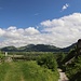 einen Monat nach meiner Wanderung: Nach dem Starkregen Anfang Juni ist ein Teil der Burgruine Falkenstein abgerutscht, das Wahrzeichen der oberbayerischen Gemeinde Flintsbach. Anwohner wurden evakuiert. Die Burgruine darf nun nicht mehr betreten werden.