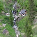 An einer in einer Schlucht unterhalb des Orts gelegenen alten Mühle vorbei geht es zurück nach Kornat.
