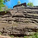 Laubendöll, Bäjbe! Die Laubendöllwand ist ein ca. 33 Meter hohes Felsmassiv , das hier aus dem steilen Berghang aufragt. Ein schöner Aussichts- und Kletterfels, der leider ein bissl abseits liegt und dadurch ein wenig in Vergessenheit geraten ist. Er steht halt im Schatten seines Großen Bruders, des Luger Friedrichs. Ein kurzer Zustieg führt zu einigen schönen Kletterwegen zwischen III und VIII-.