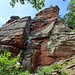 Und auch für richtige Kletterer ist der Wilgartswieser Rauhbergpfeiler ein lohnender, im oberen Teil sonniger Sandsteinturm mit einigen lohnenden Kletterrouten zwischen 4+ und 8+.