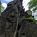 Kletterfelsen am Hirschenstein, den man von der Rückseite besteigen kann (I - II).