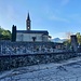 Cimitero di Livo con la vecchia chiesa di San Giacomo