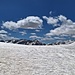 Bei der Ebene auf ca. 2400m: Ein ganz spezieller Schnee mit ganz dünner, silbern gleissender Eislamelle und grande bello im Süden...