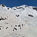 Rückblick auf die tollen Hänge im Wiederaufstieg zum Tälligrat (im Zoom sieht man die Spürchen)