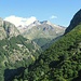 Più ci si alza e più si apre la vista sulle montagne della Val Darengo.