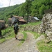 La frazione di Crosi, anche qui non incontriamo nessuno a parte un po' di cani che abbaiano.
