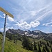 Abstieg durchs Saubachtal diesem Wegweißer hinterher