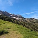 Im Sattel mit Blick zu den Sattelköpfen und der gleichnamigen Hütte