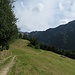 Dieses Foto ist kurz vor dem Ende entstanden: Rückblick ins Val di Ronchi zum Passo Pertica. Eine lange Rundtour kann erfolgreich ins Tourenbuch eingetragen werden.