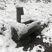 ... einem kleinen Brunnen ...