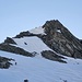 <b>Daniele è appena partito per il Pizzo Nero (2904 m), la sua compagna lo attende alla Gönerlilücke.</b>