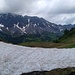 Schon im Fürggli hatte es Schneereste<br />Blick in die vernebelten Rätikon-Gipfel