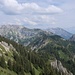 Hochplatte, Geierköpfe und Zugspitze zeigen sich im Südosten.