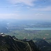Gipfelschau über die Tegelbergbahn-Bergstation hinunter nach Füssen.