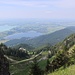 Kurz bevor man die Bergstation der Tegelbergbahn wieder erreicht, hat man einen schönen Tiefblick zu Forggen- und Bannwaldsee.
