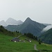 in der Alpe Oberdamüls nehmen wir ein Getränk, warten ca. 3/4 Stunde, lassen das Portlahorn aus und gehen direkt in Richtung Sünserjoch...Rückblick